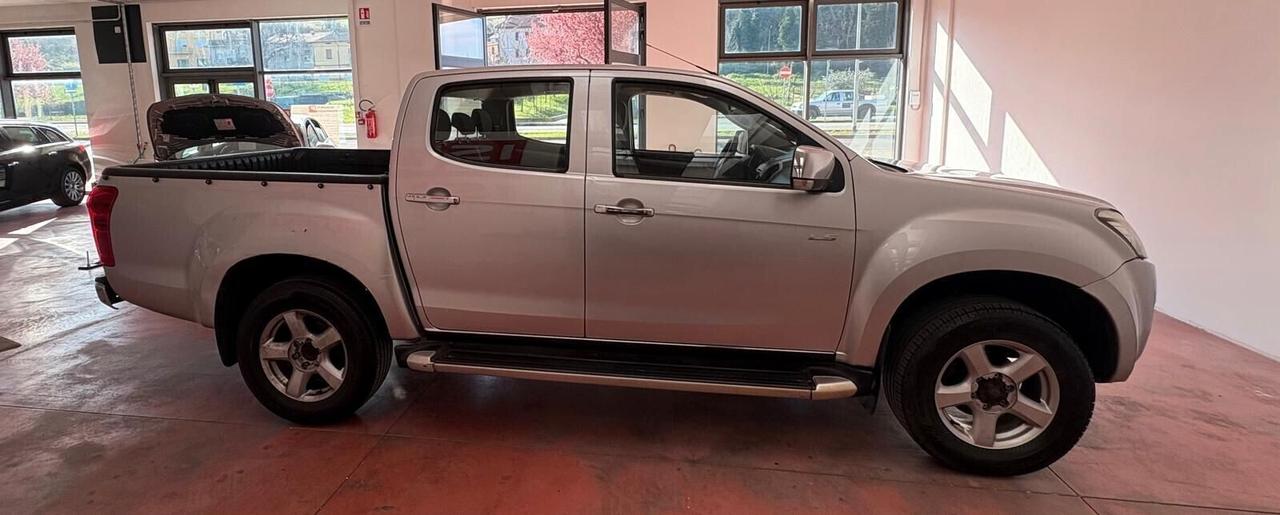 ISUZU PICK-UP -D-MAX DOPPIA CABINA 4X4 POSTI 5 GANCIO TRAINO Diesel 2.5 CV 163 Km 196.696 garanzia 12 mesi