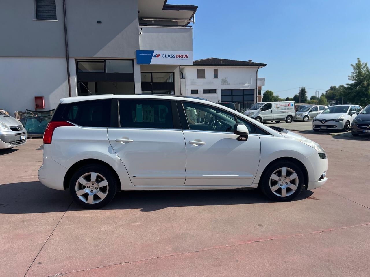 Peugeot 5008 1.6 e-HDi 112CV Stop&Start cambio robotizzato Active