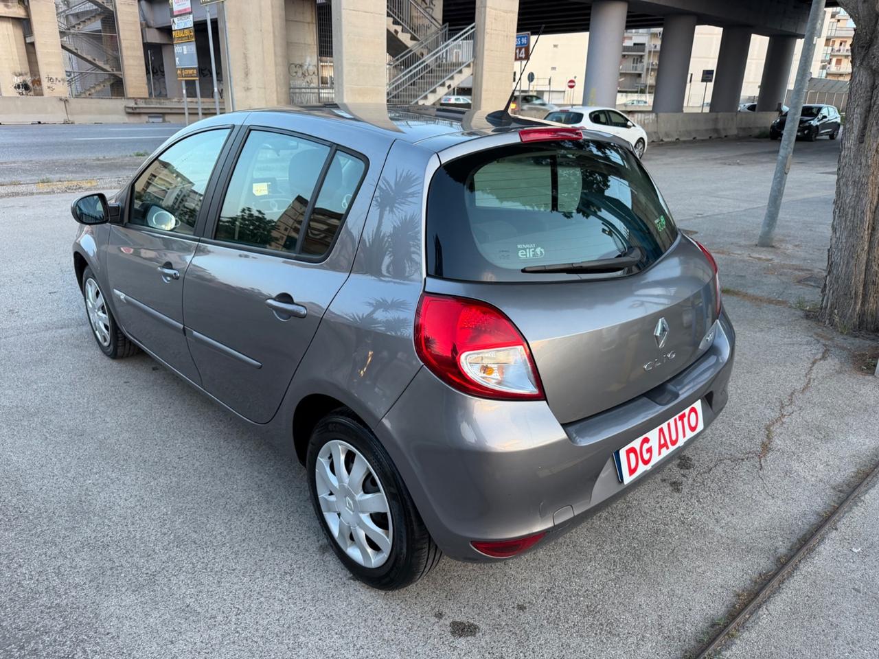 Renault Clio 1.5 dCi 75 CV 2012 navigatore