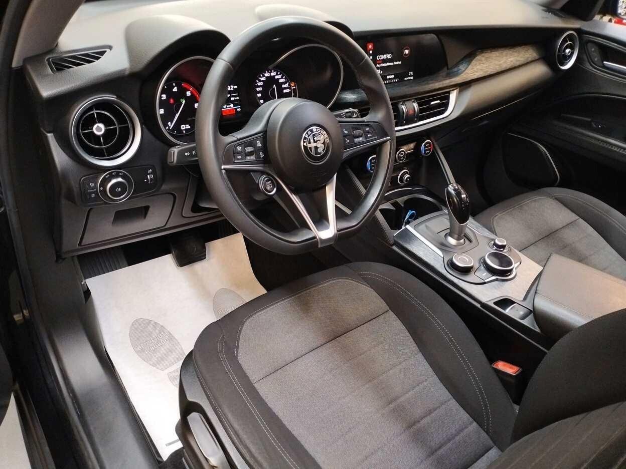 Alfa Romeo Stelvio 2017 2.2 t Business Q4 190cv auto my19