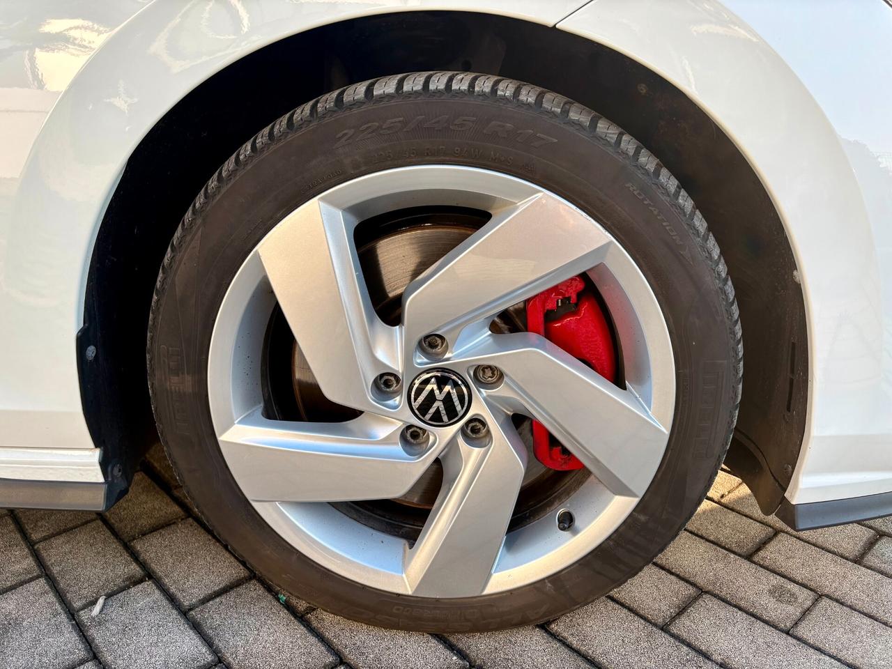 VW Golf 8 GTI 2.0 TSI DSG | SOLI 15.000 KM – COME NUOVA – GARANZIA UFF. iva esposta