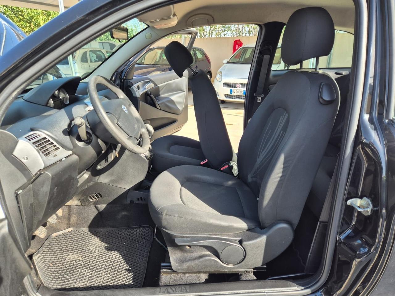 Lancia Ypsilon 1.2 69 CV Unyca