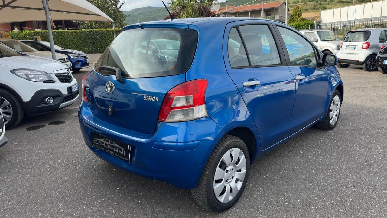 Toyota Yaris 1.0 5 porte