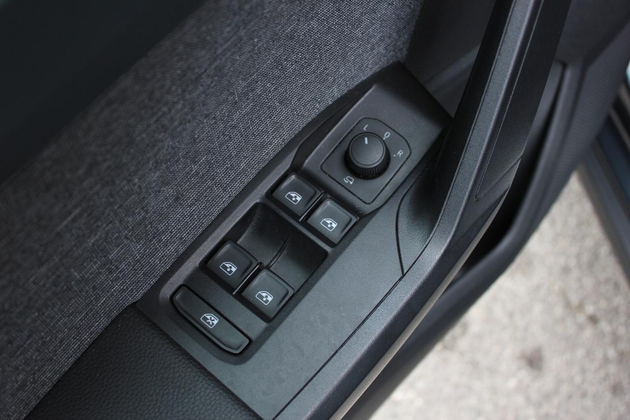 Seat Arona 1.0 EcoTSI 110 CV XPERIENCE NAVY-SENSORI COME NUOVA