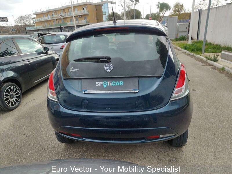 Lancia Ypsilon 0.9 TwinAir 85 CV 5 porte Metano Ecochic Silver