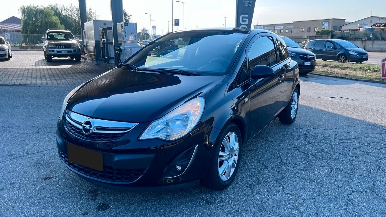 Opel Corsa 1.2 3 porte Club