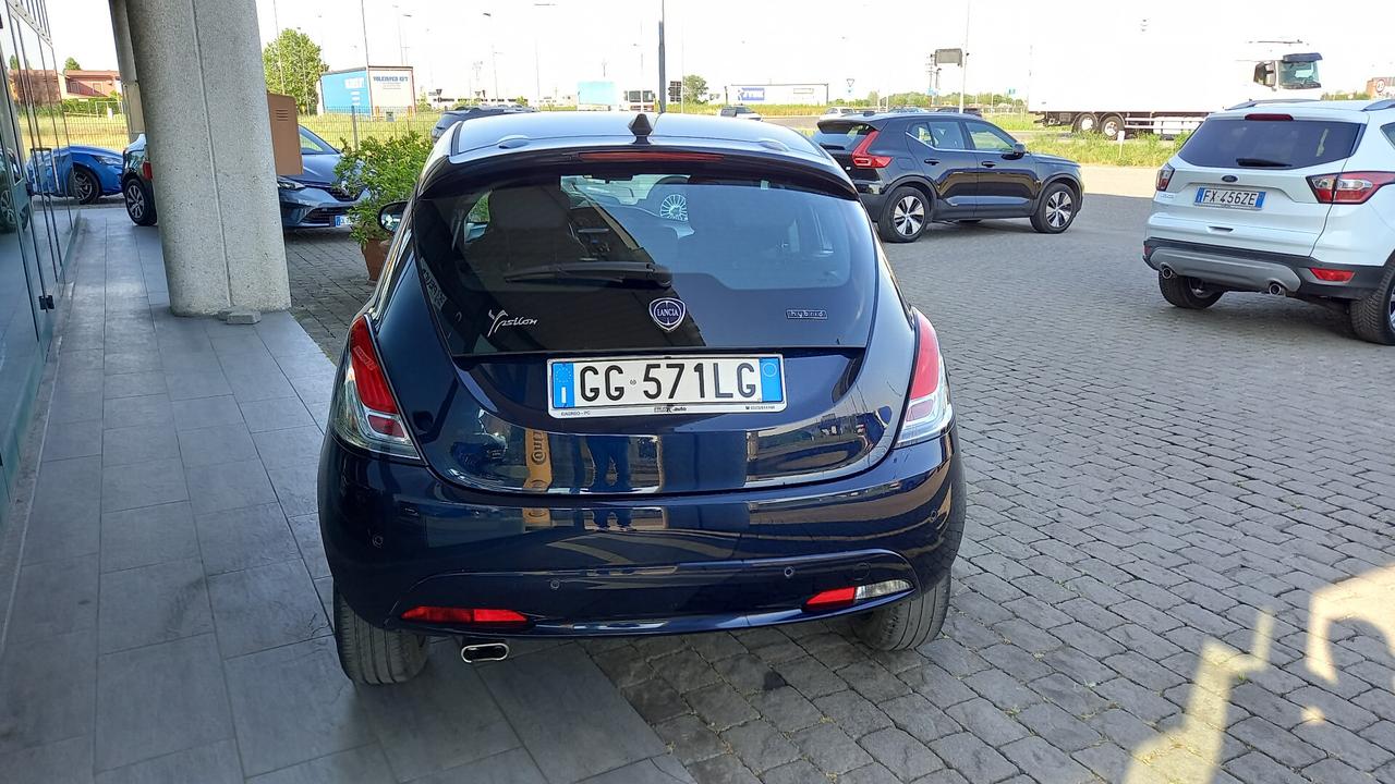 Lancia Ypsilon 1.0 FireFly 5 porte S&S Hybrid Ecochic Gold