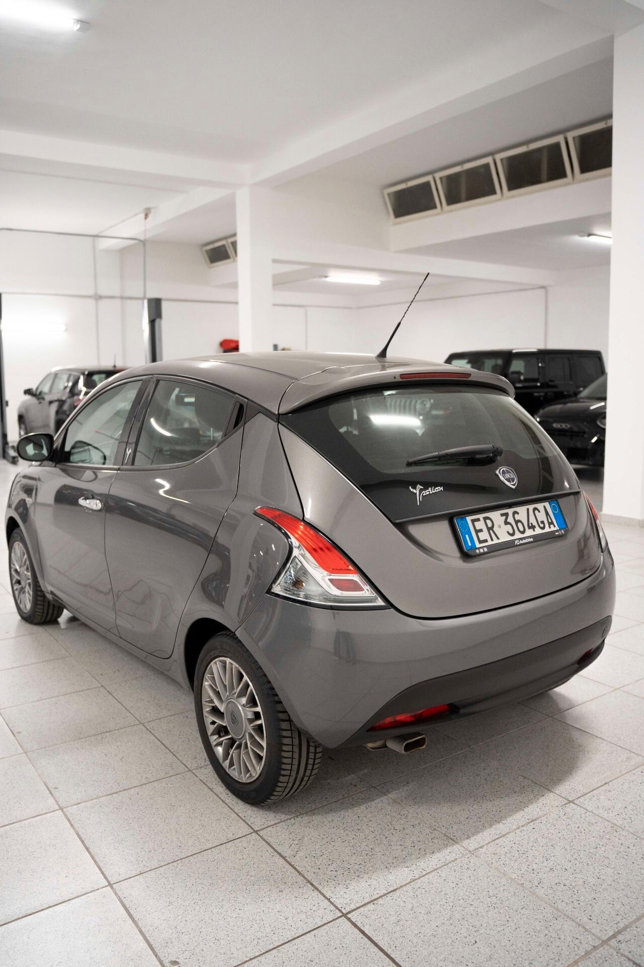 Lancia Ypsilon 1.2 69 CV 5 porte S&S Gold