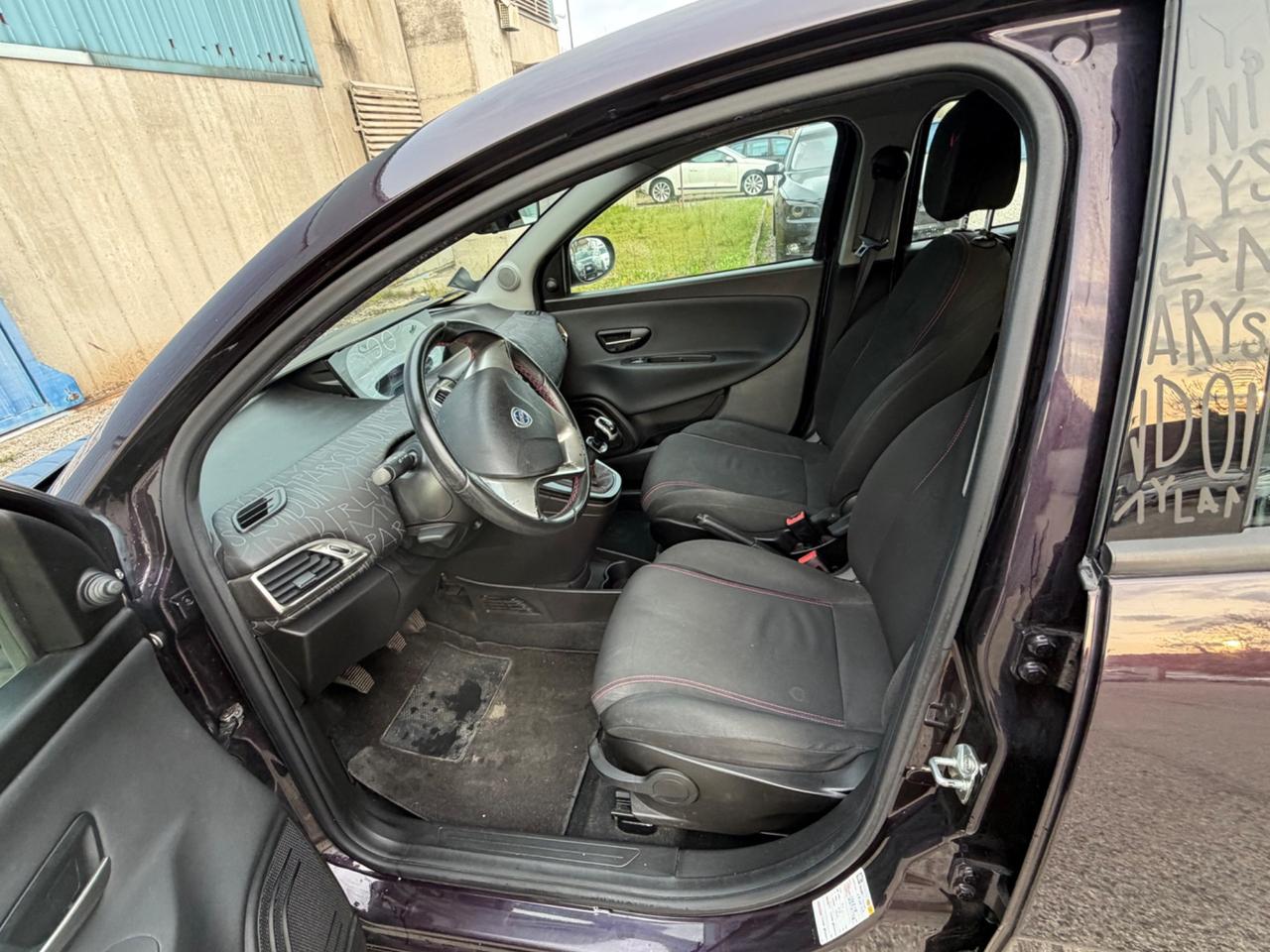 Lancia Ypsilon 1.2 69 CV Unyca