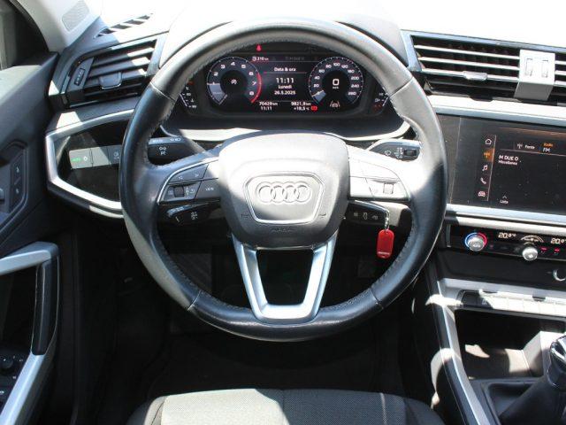 AUDI Q3 35 TFSI Business