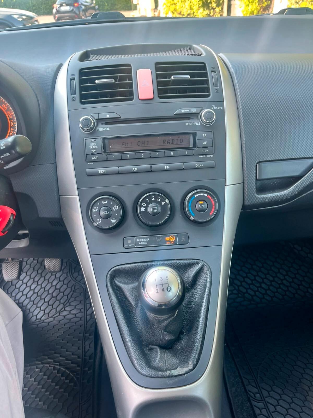 Toyota Auris 1.4 benzina