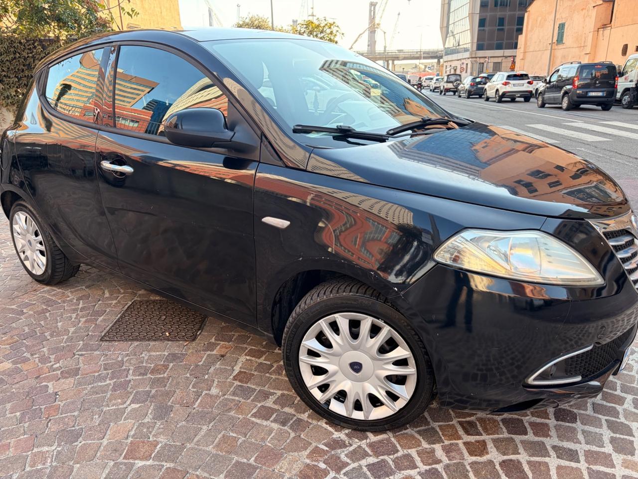 Lancia Ypsilon 1.2 69 CV 5 porte S&S Silver