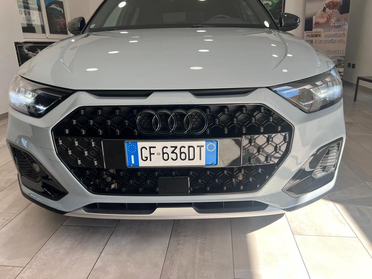 Audi A1 citycarver 30 TFSI Identity Contrast