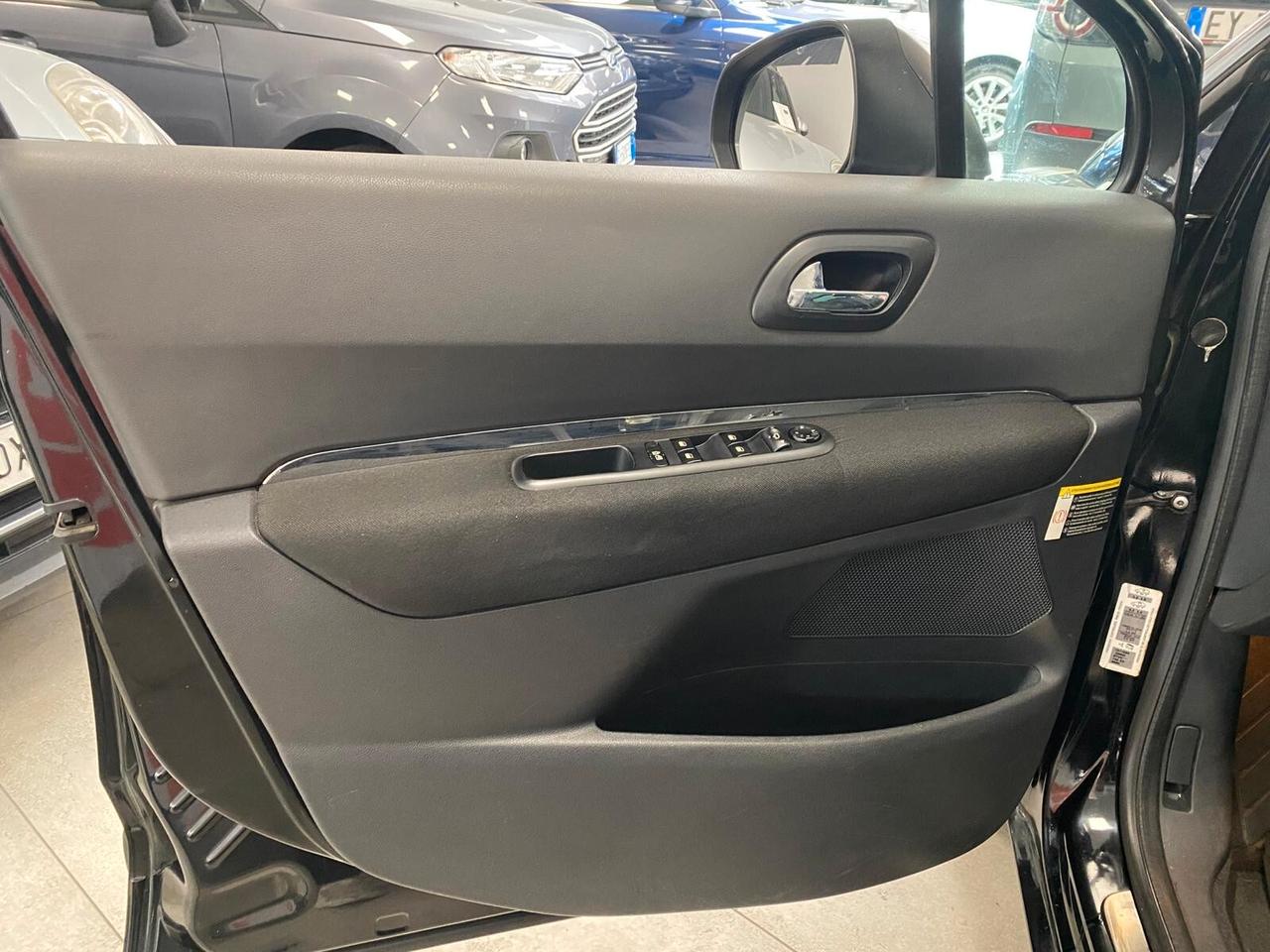 Peugeot 5008 1.6 HDi 110CV Business