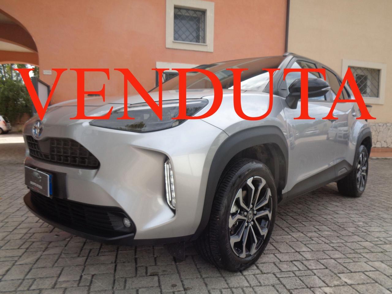 Toyota Yaris Cross 1.5 Hybrid 5p. E-CVT Trend ARGENTO E NERA NESSUN VINCOLO DI FINANZIAMENTO
