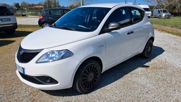 Lancia Ypsilon 1.0 FireFly 5 porte S&S Hybrid Ecochic Silver