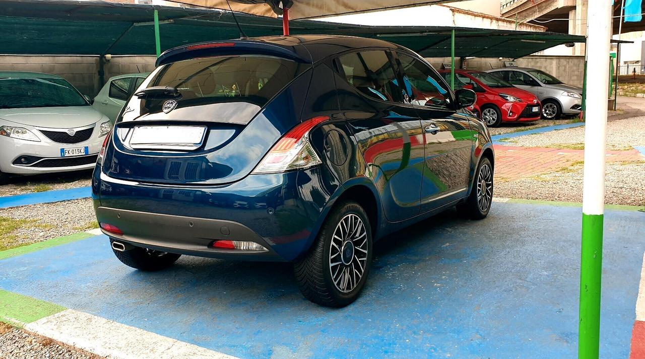 LANCIA YPSILON 1.2 BENZ/G.P.L BOMBOLA. VALIDA 2035