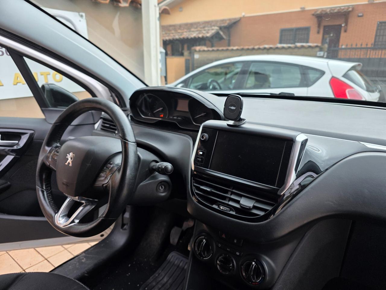 Peugeot 208 PureTech 82 5 porte Black Line