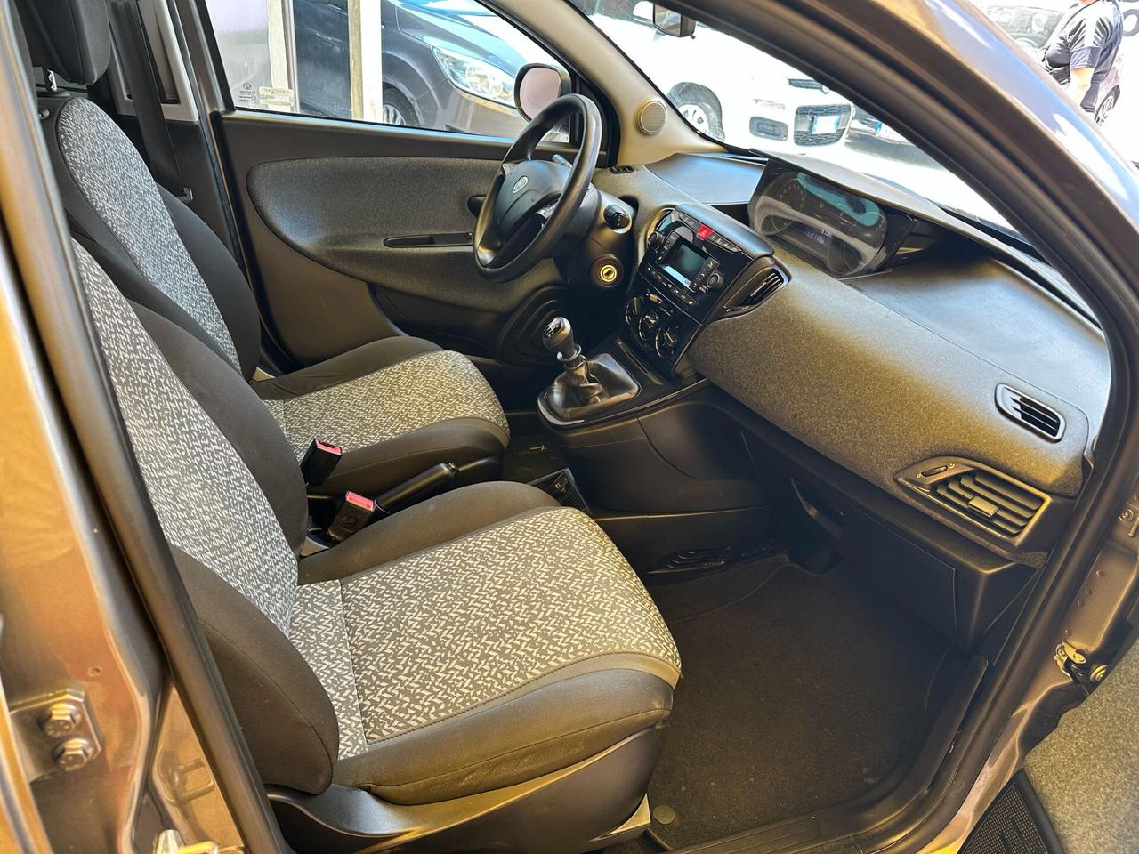 Lancia Ypsilon 1.0cc benzina/hybrid 12 mesi garanzia-2021