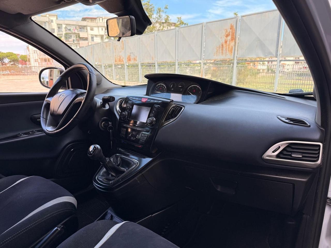 Lancia Ypsilon 1.3 MJT 16V 95 CV 5 porte CON 160MILA KM IN PERFETTE CONDIZIONI