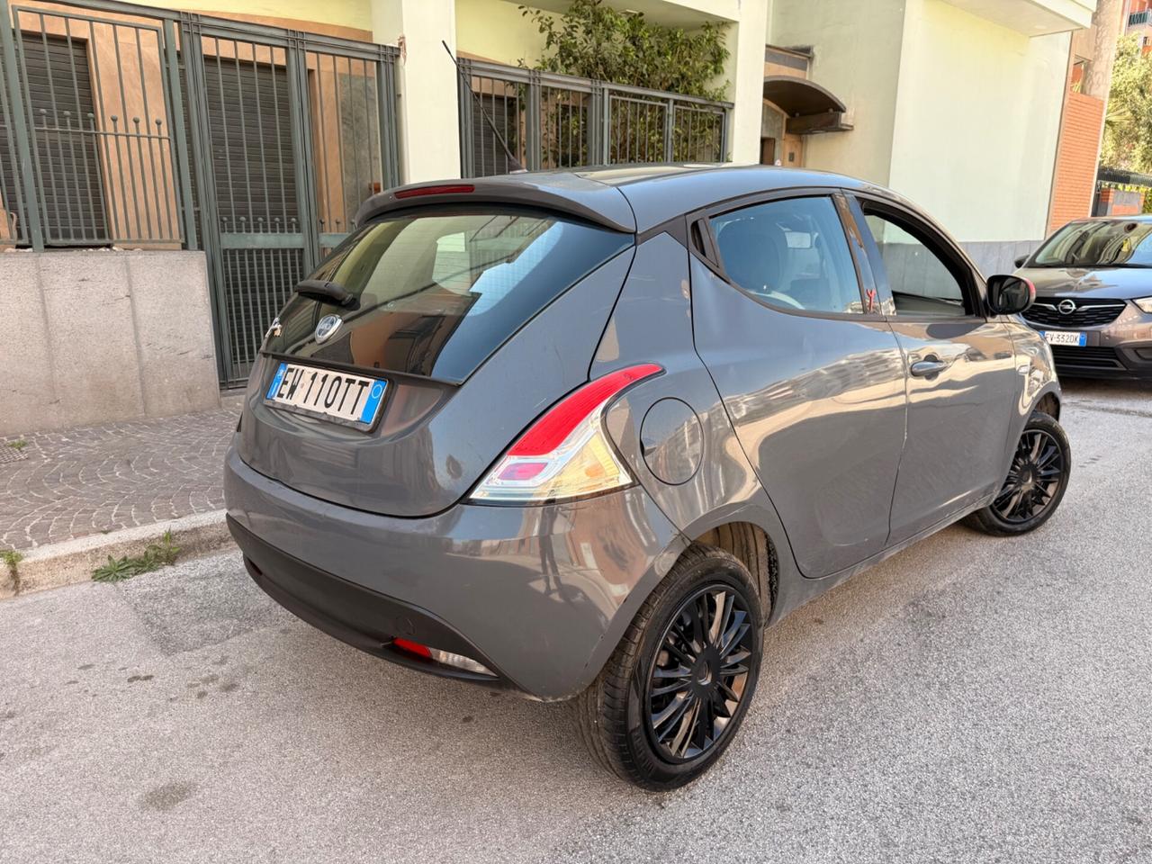 Lancia Ypsilon 1.3 MJT 5 porte Momodesign Full