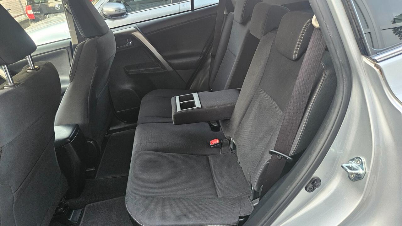 Toyota RAV 4 2.2 d-cat Active 4wd 150cv auto CAMERA-CRUISE