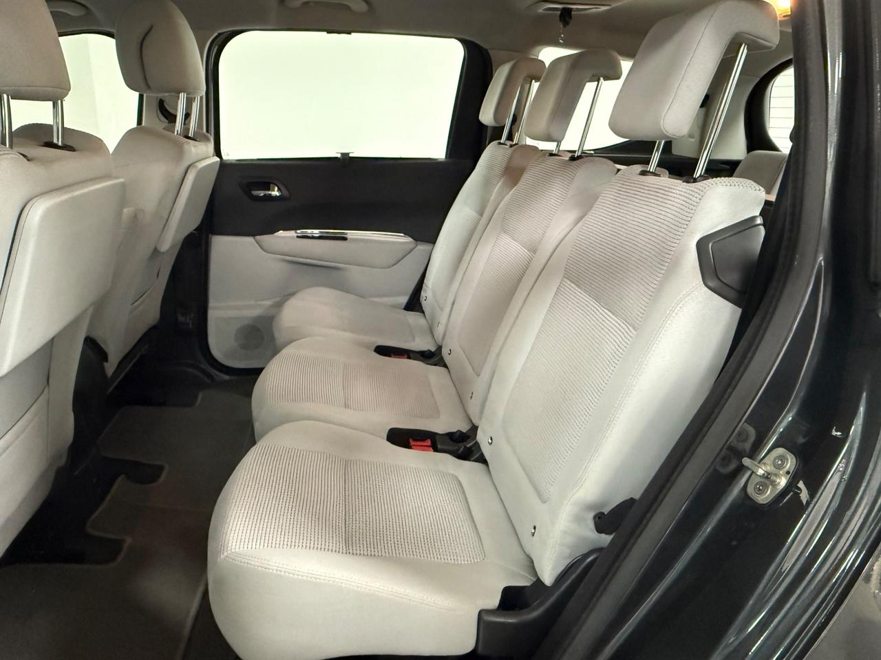 Peugeot 5008 1.6 HDi 115CV Allure