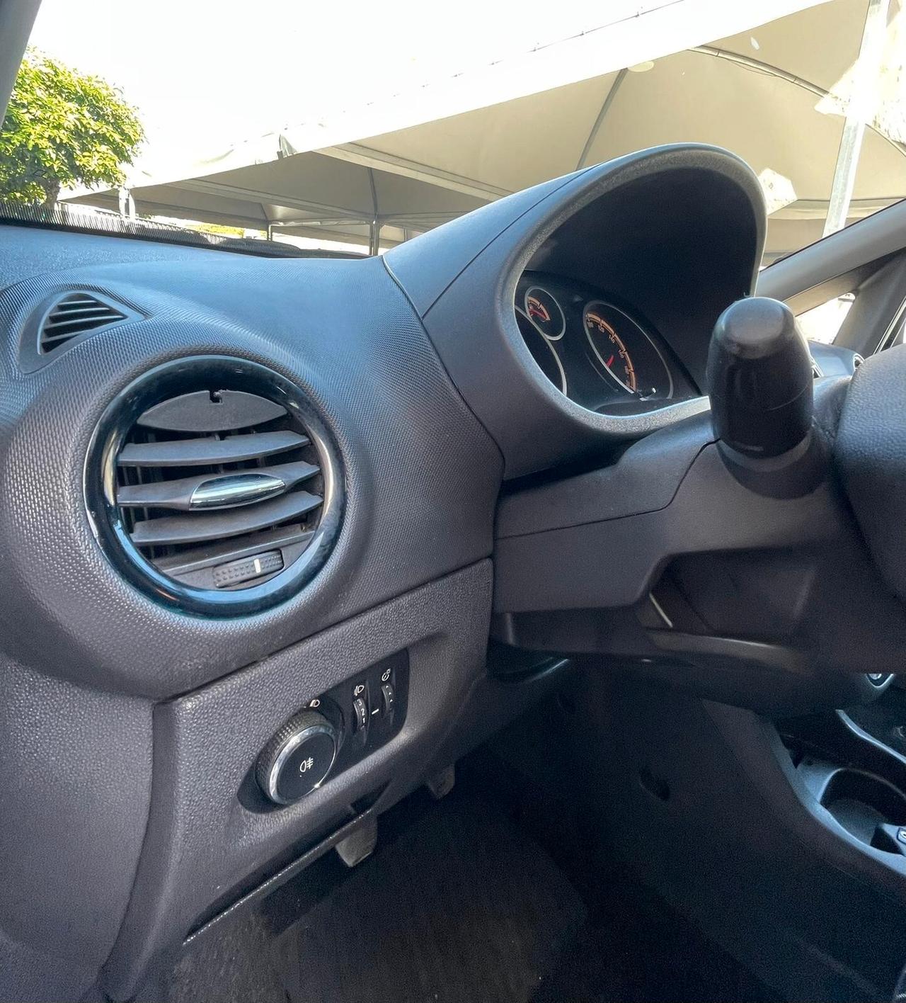 Opel Corsa 1.2 5 porte 86Cv