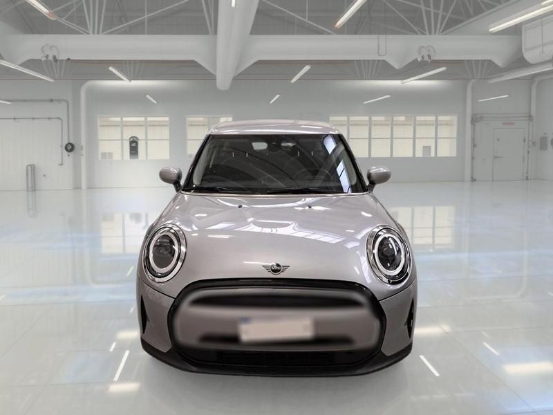 MINI COOPER ESSENTIAL AUTO 5 PORTE BERLINA
