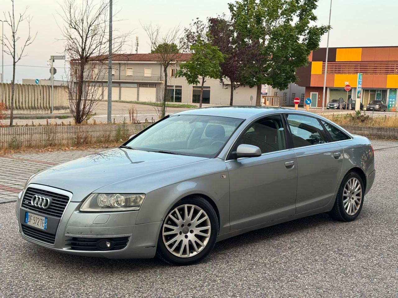 Audi A6 3.0 V6 TDI F.AP. quattro(Soffietto/sospensione destra con problemi )