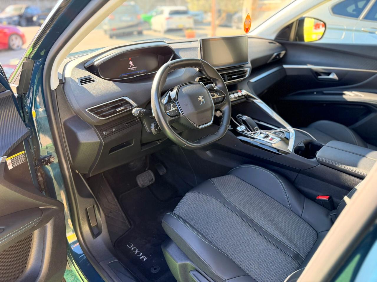 Peugeot 3008 1.5 DIesel 131CV EAT8 Allure Pack anno 10/2022 Permute Garanzia Finanziamento