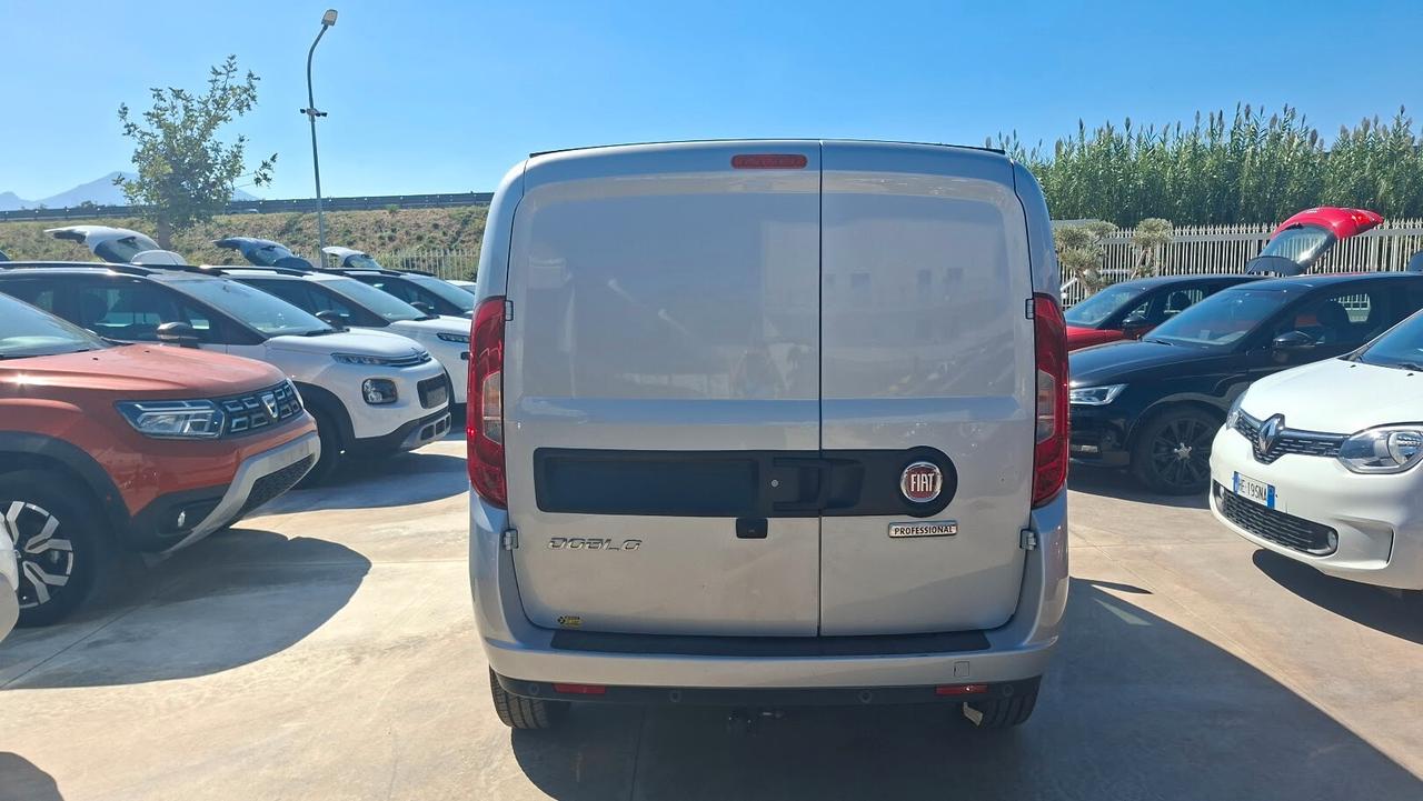 Fiat Doblò Cargo 1.6 MJT con tetto apribile posteriore