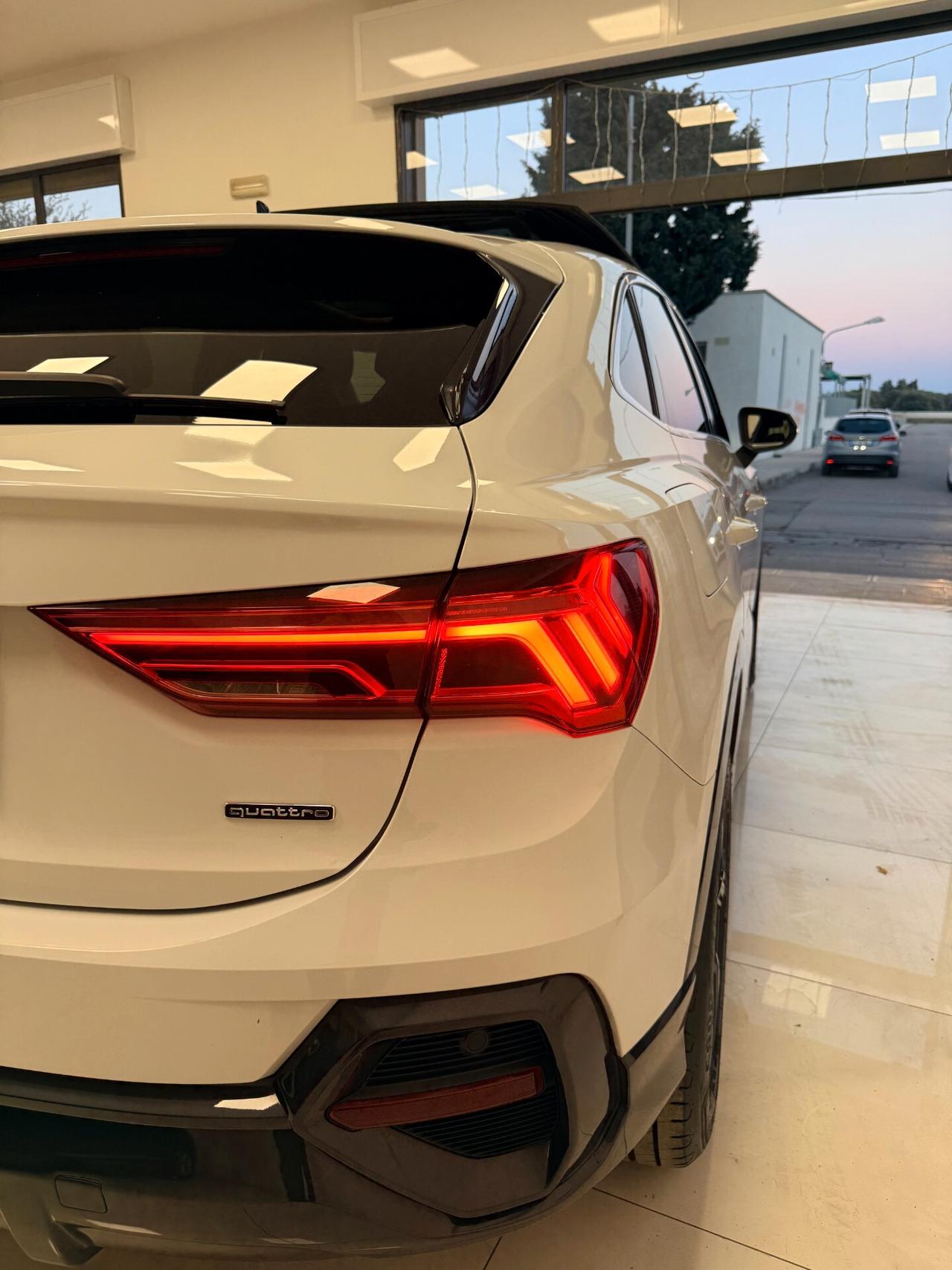 Audi Q3 SPB 40 TDI quattro S tronic 190 C.V CON TETTO APRIBILE,VIRTUAL COCKPIT,APPLE CARPLAY,TELECAMERA