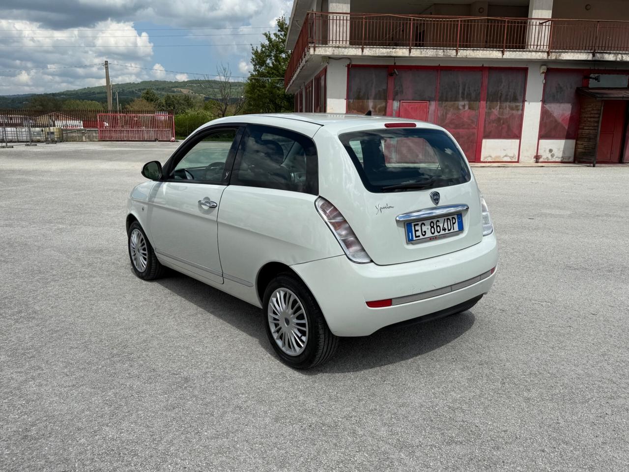 Lancia Ypsilon 1.3 MJT 75 CV Diva