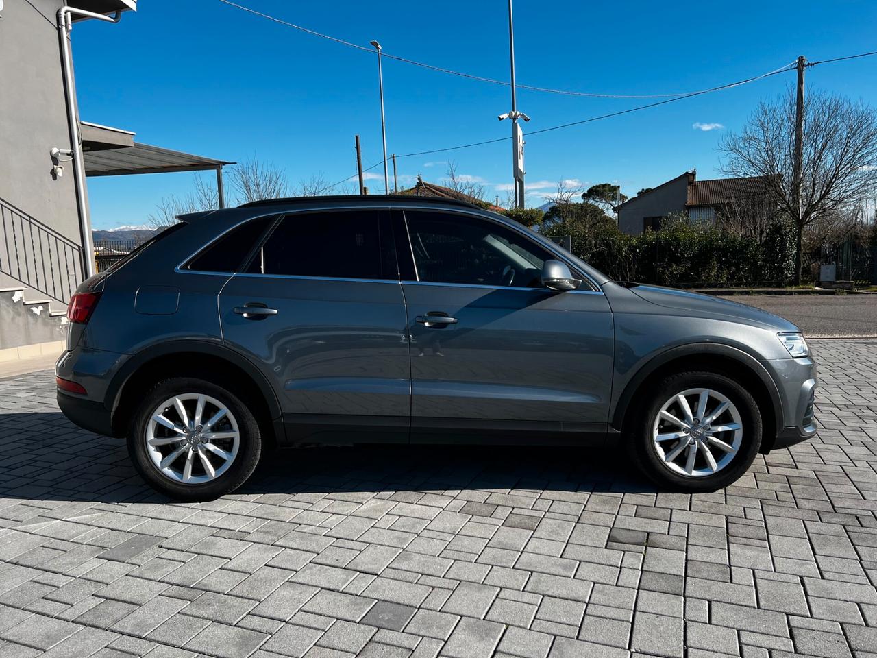 Audi Q3 2.0 TDI 120 CV Business S-TRONIC