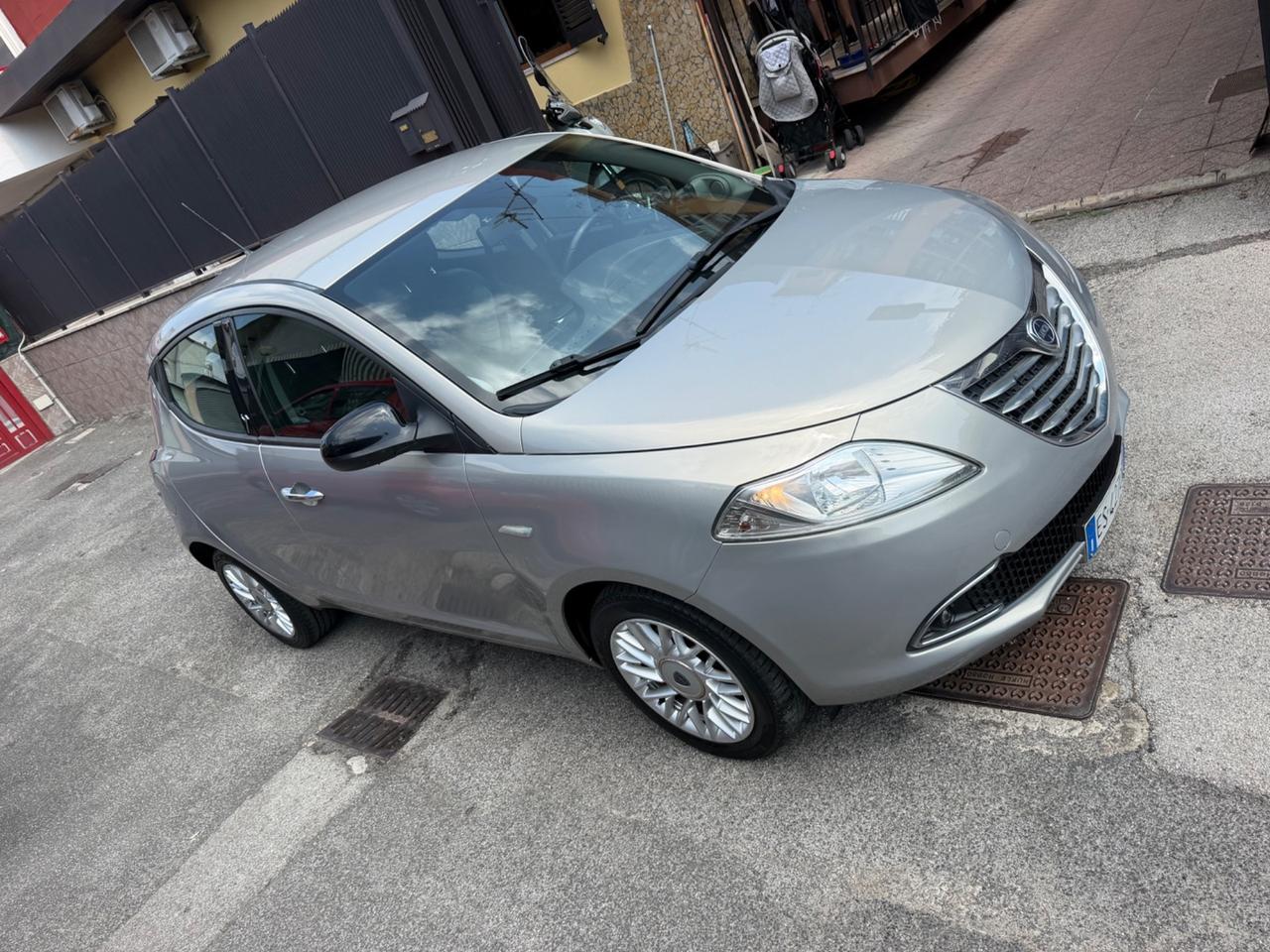 Lancia Ypsilon 0.9 TwinAir 85 CV 5 porte S&S DFN Platinum