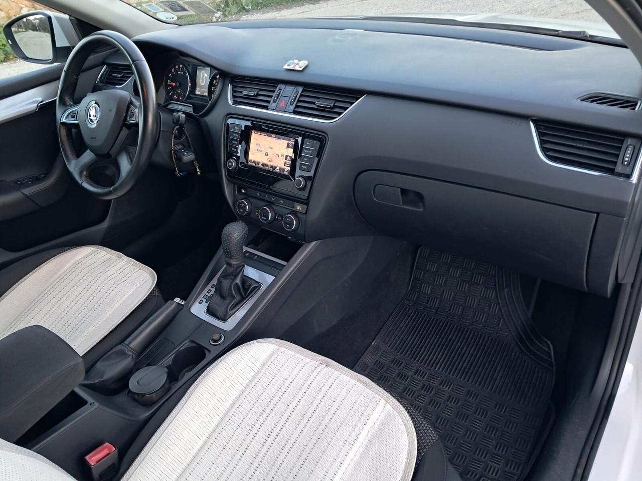 Skoda Octavia 1.6 TDI CR 105 CV DSG Wagon Elegance