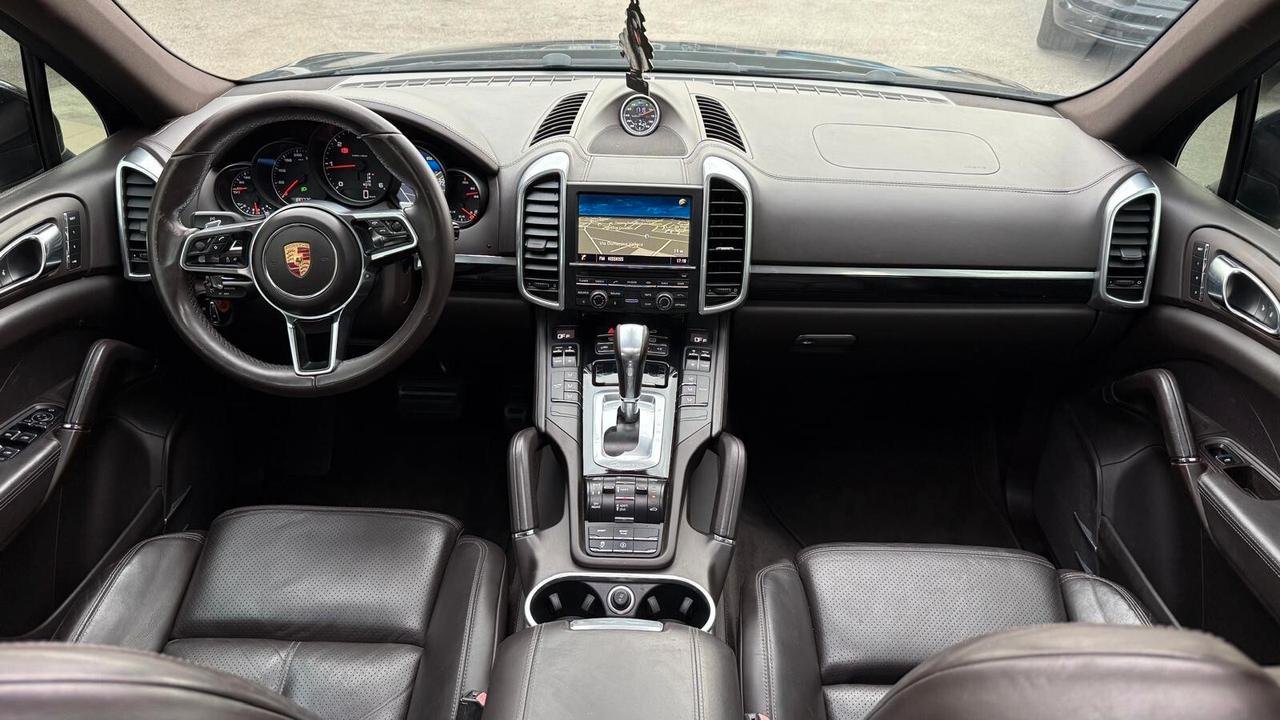 PORSCHE CAYENNE 3.0 DIESEL 2016 PLATINUM EDITION