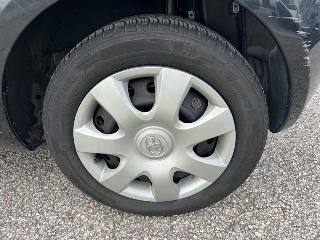 TOYOTA Yaris 1.0 5 porte Now