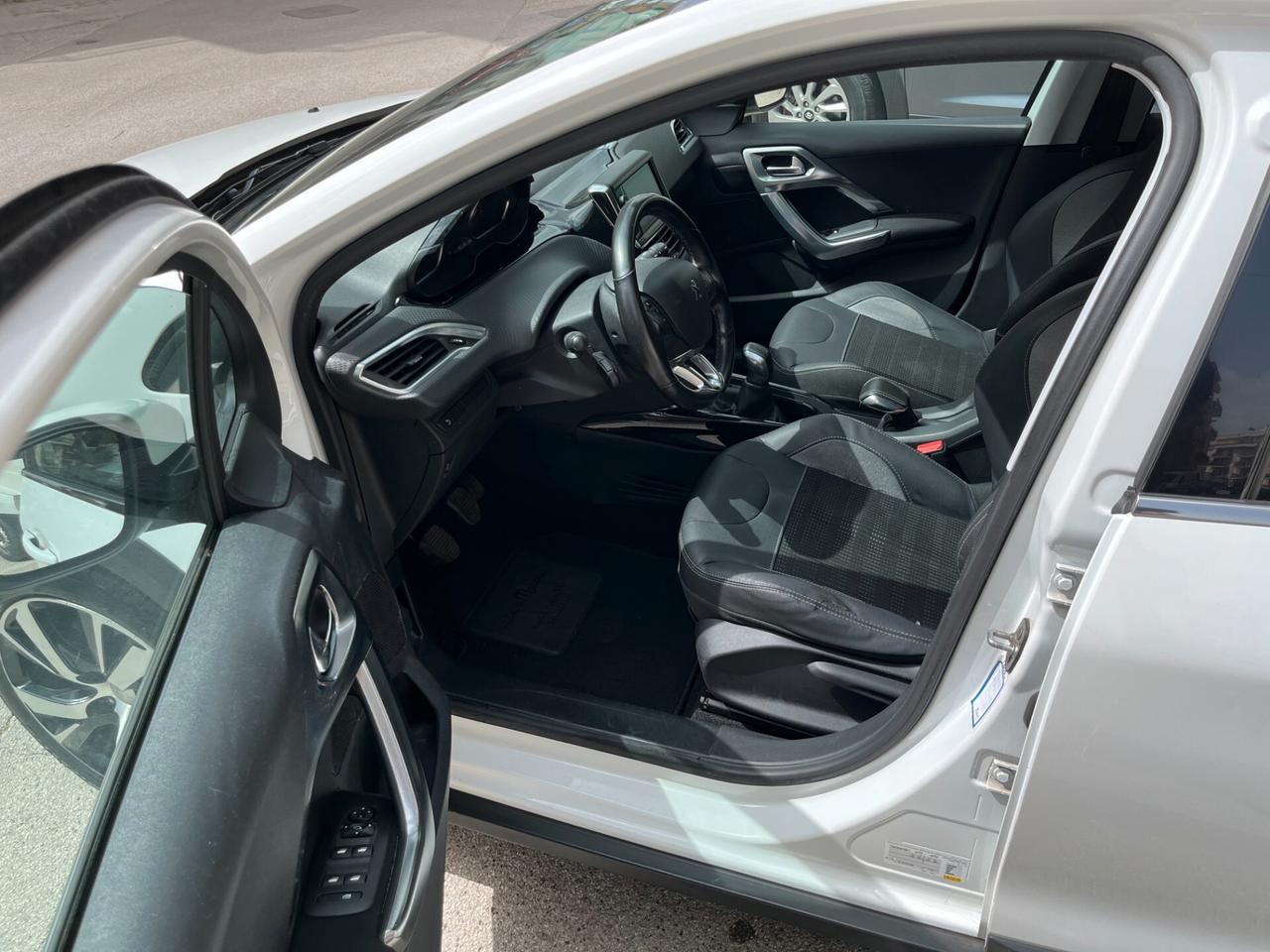 Peugeot 2008 BlueHDi 100 Allure