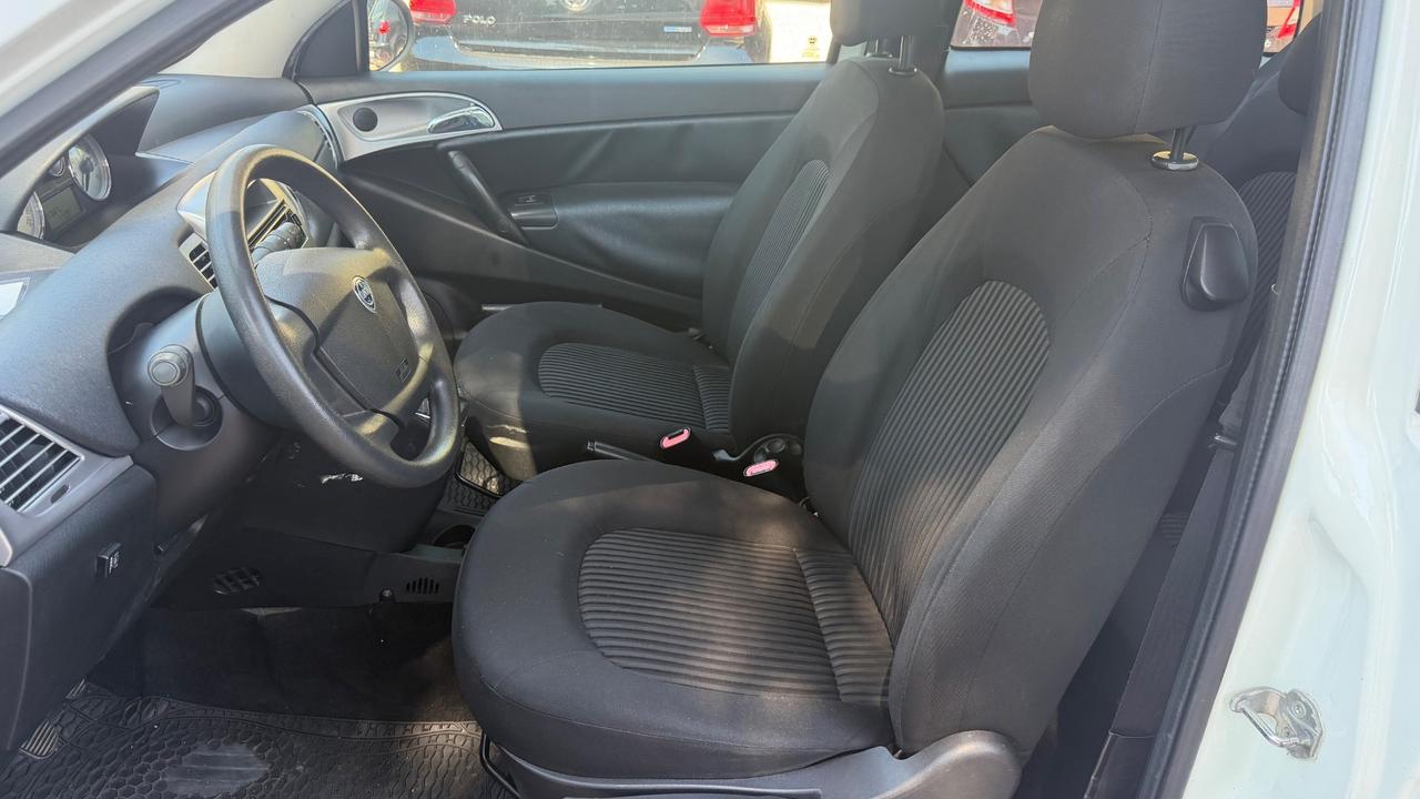 Lancia Ypsilon 1.4 Argento Ecochic GPL
