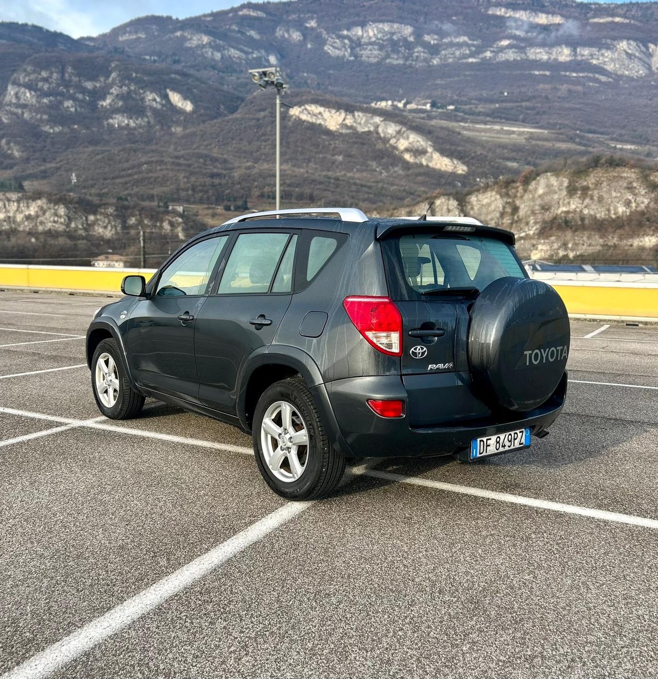 Toyota RAV 4 RAV4 2.2 D-4D 177 CV Luxury