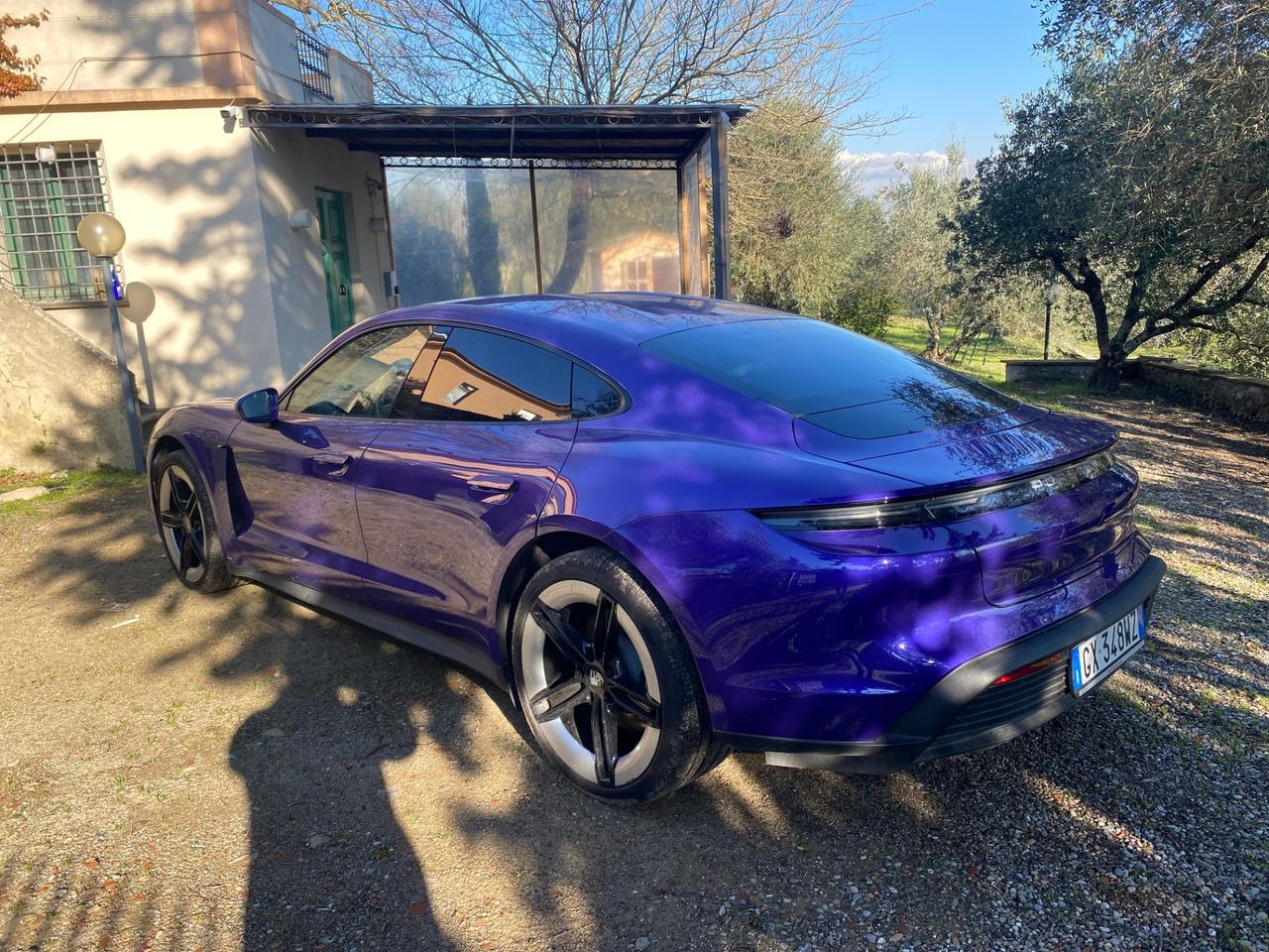 Porsche Taycan anno 2024 km 5400 ! Noleggio lungo termine