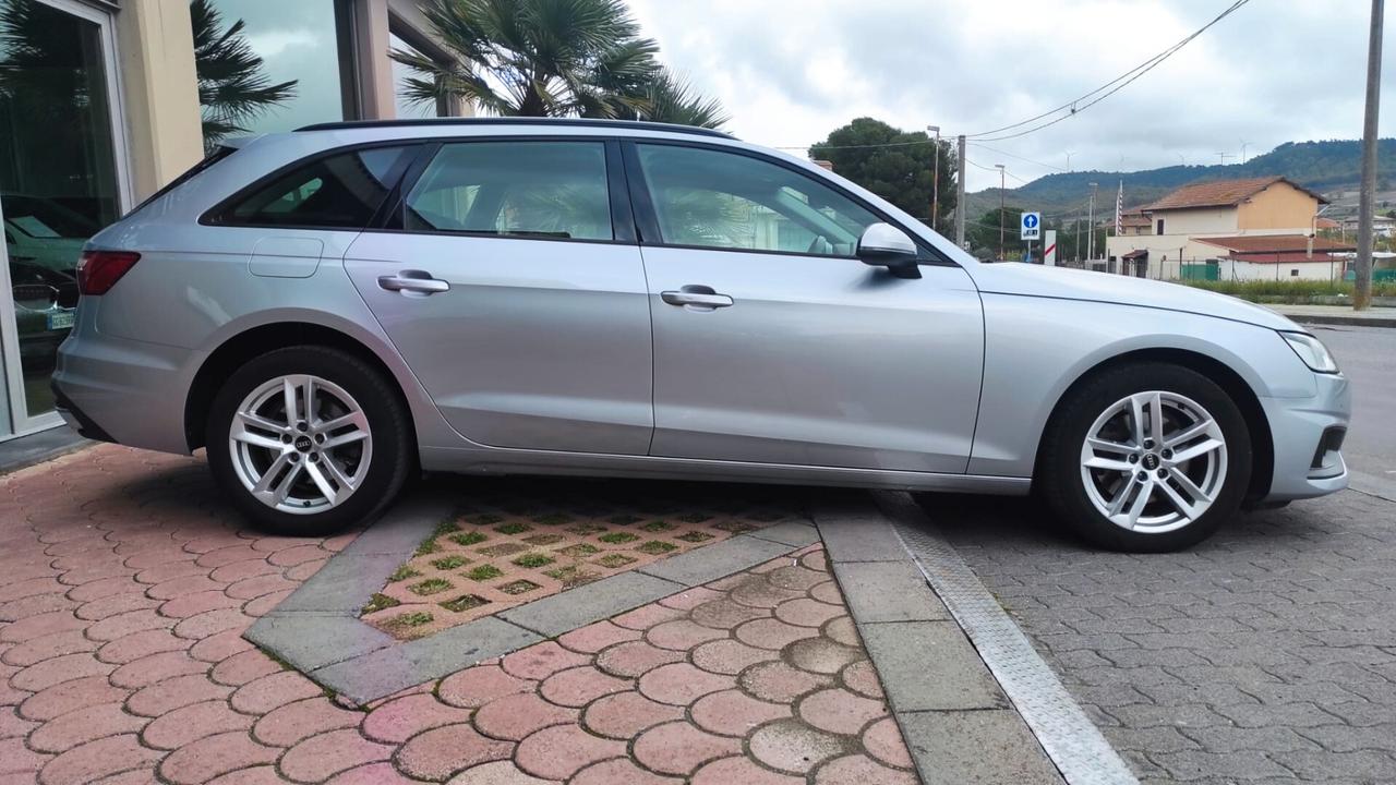 Audi A4 Avant 30 TDI/136 CV S tronic Business