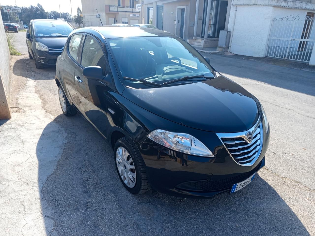 Lancia Ypsilon 0.9 TwinAir 85 CV 5 porte Metano Ecochic