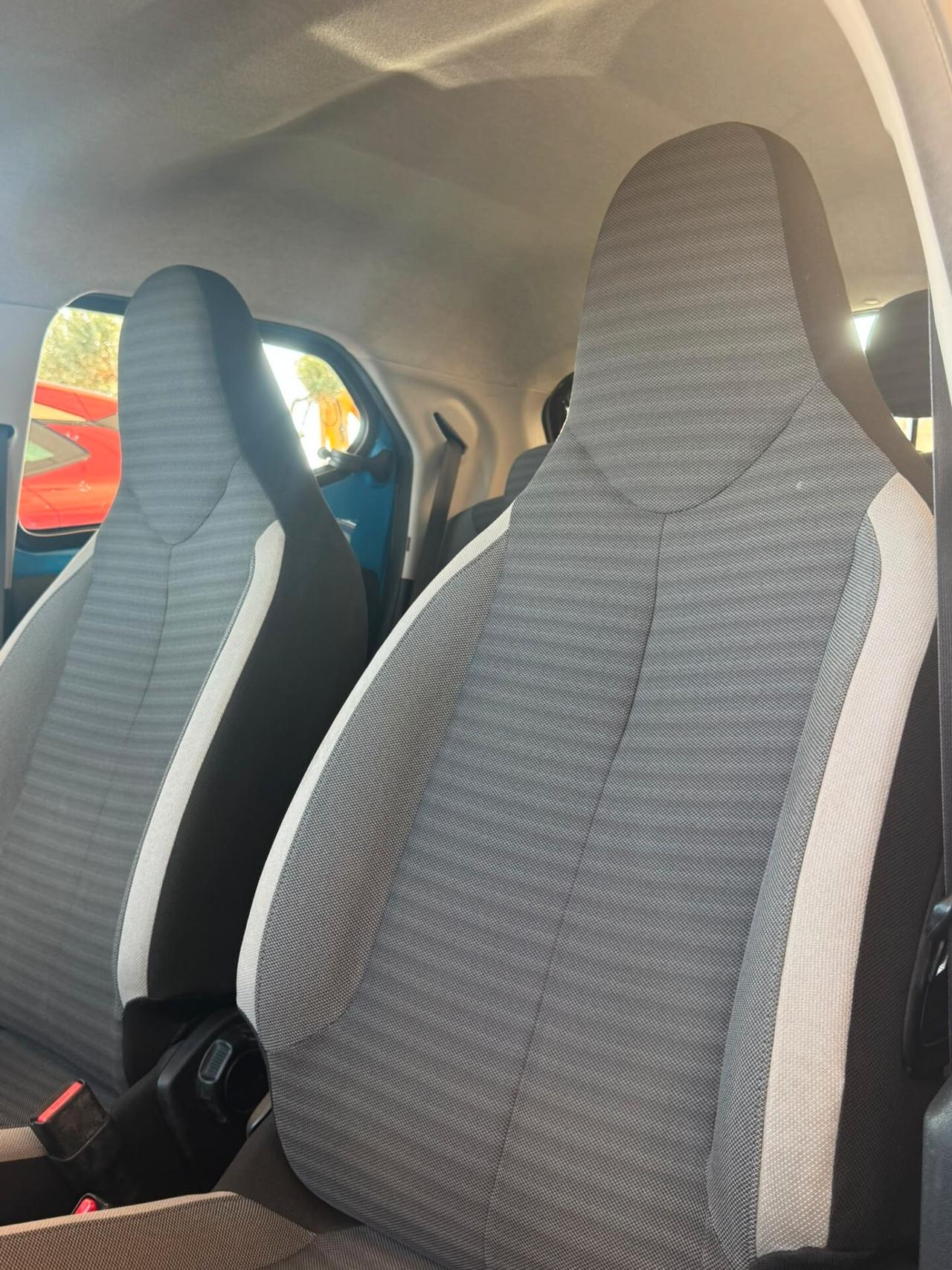 Toyota Aygo Connect 1.0 VVT-i 72 CV 5 porte x-play