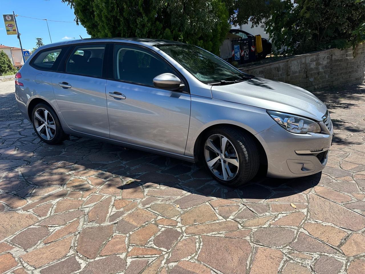 Peugeot 308 BlueHDi 120 S&S SW Allure