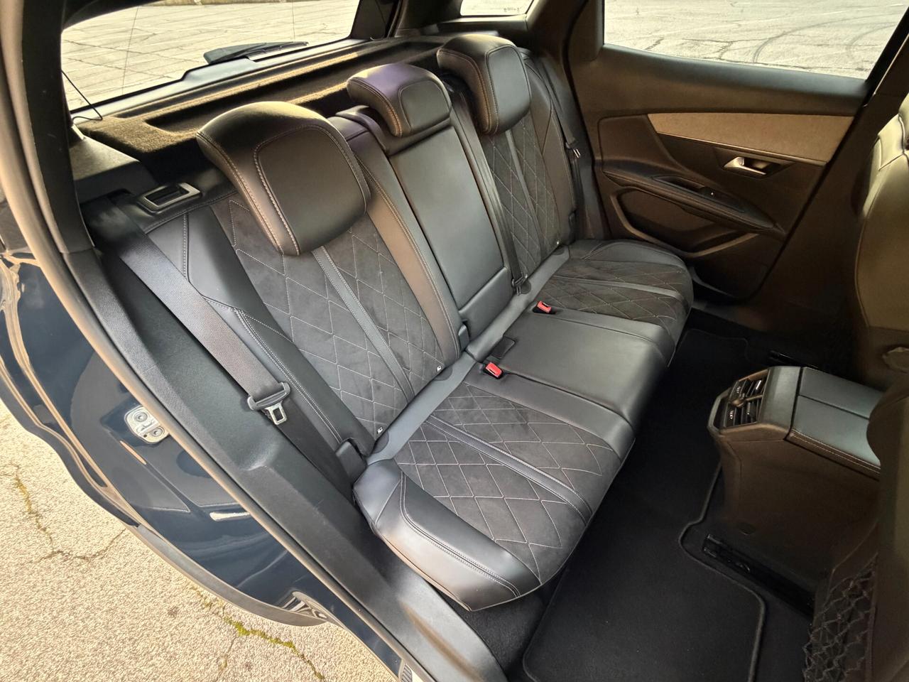 Peugeot 3008 GT-LINE/2.0 EAT8 177CV/GANCIO/PELLE/18"