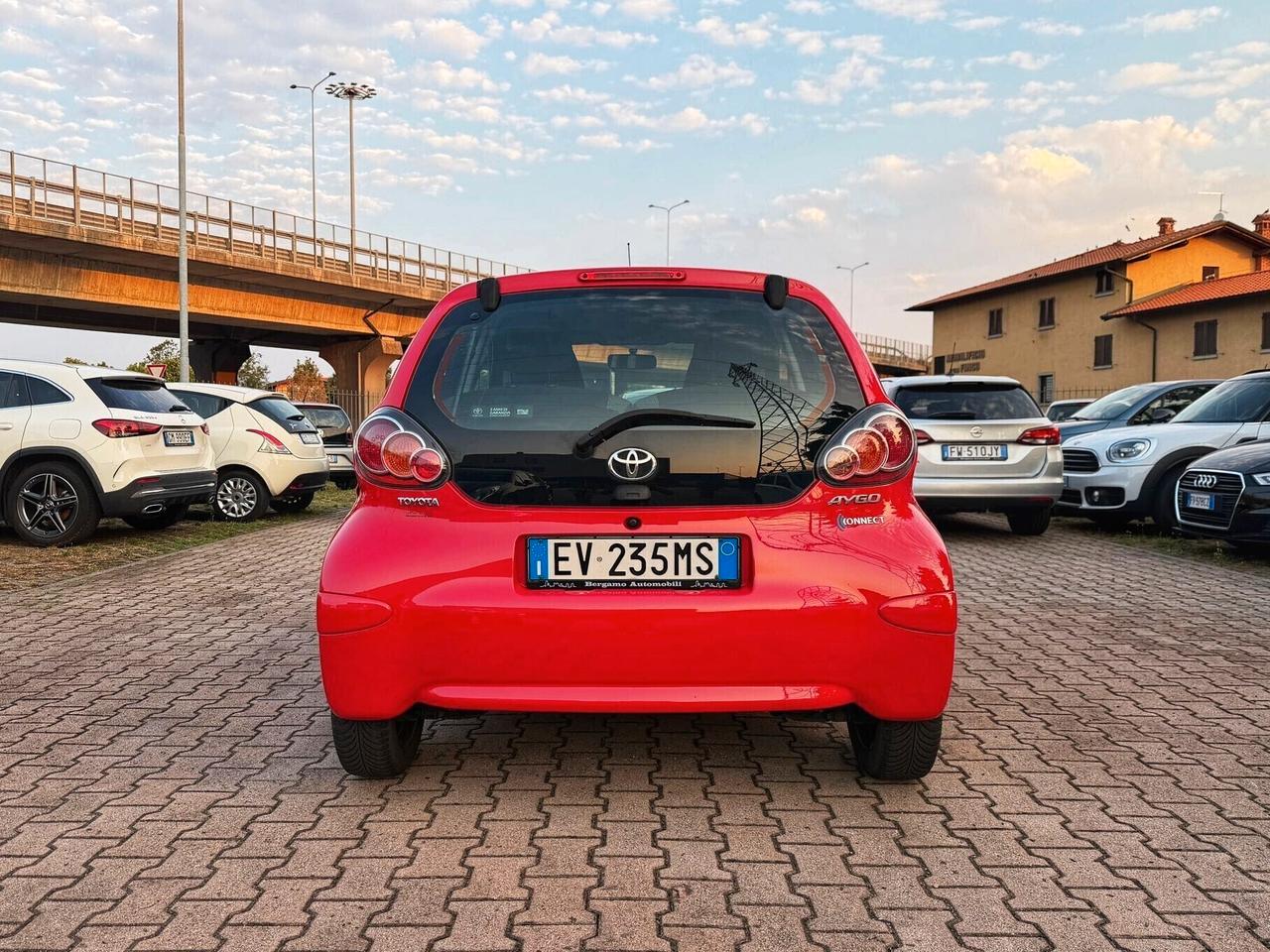 Toyota Aygo 1.0 12V VVT-i 5 porte AUTOMATICA NAVIGA OK NEOPATENTATI