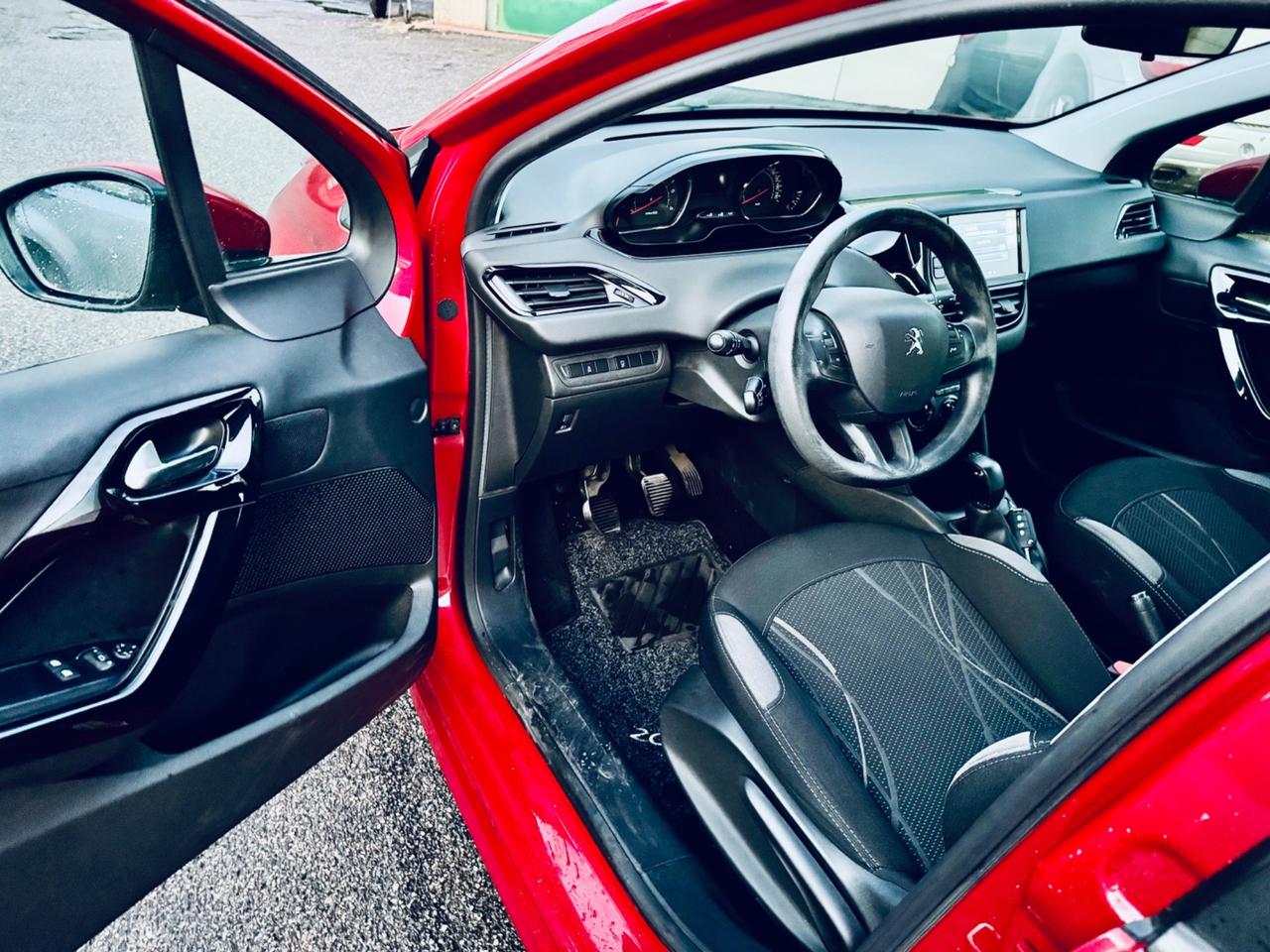 Peugeot 208 1.4 HDi 68 CV 5 porte Allure